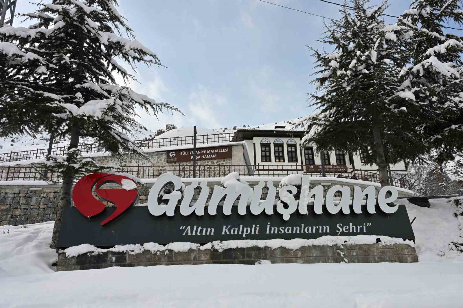 Gümüşhane’de kar görsel şölene dönüştü