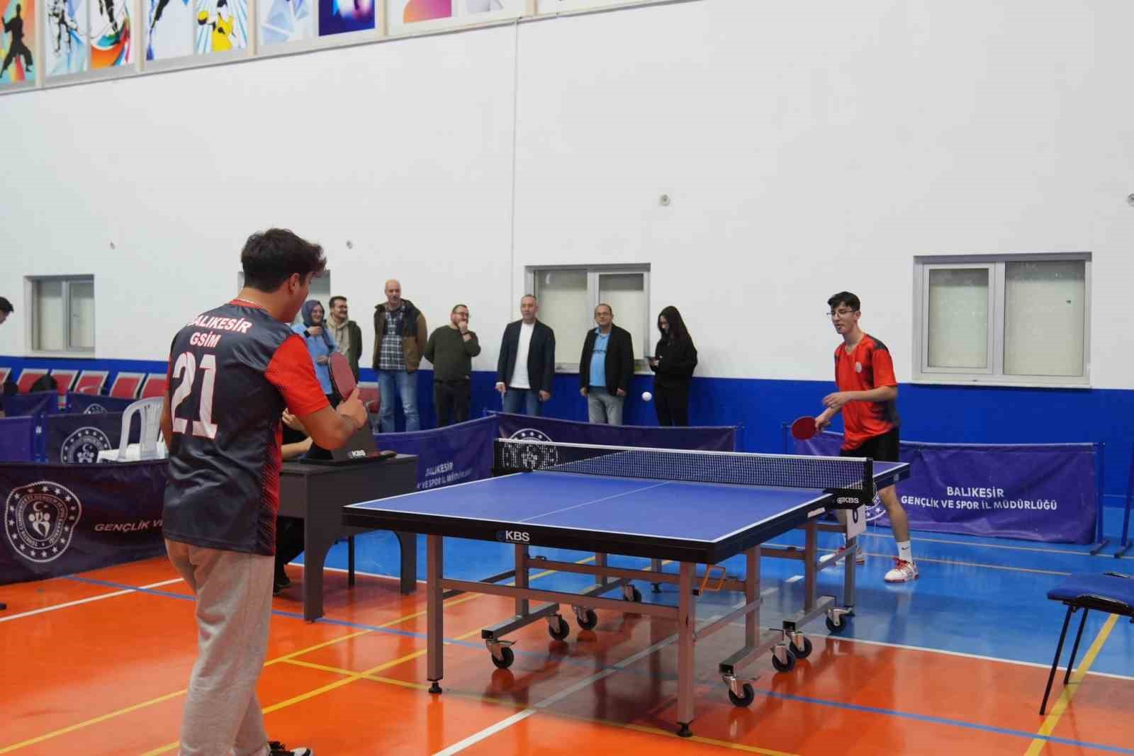 Kredi Yurtlar Kurumunda kalan gençler spor dallarında yarıştı