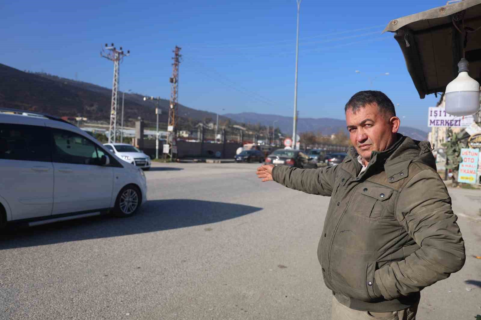 Kaza kavşağı haline gelen dönüşte yaşanan kaza kamerada