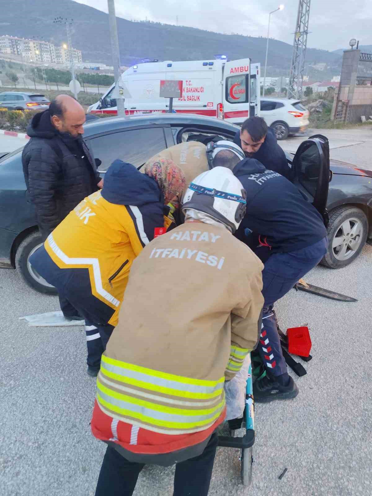 Kaza kavşağı haline gelen dönüşte yaşanan kaza kamerada