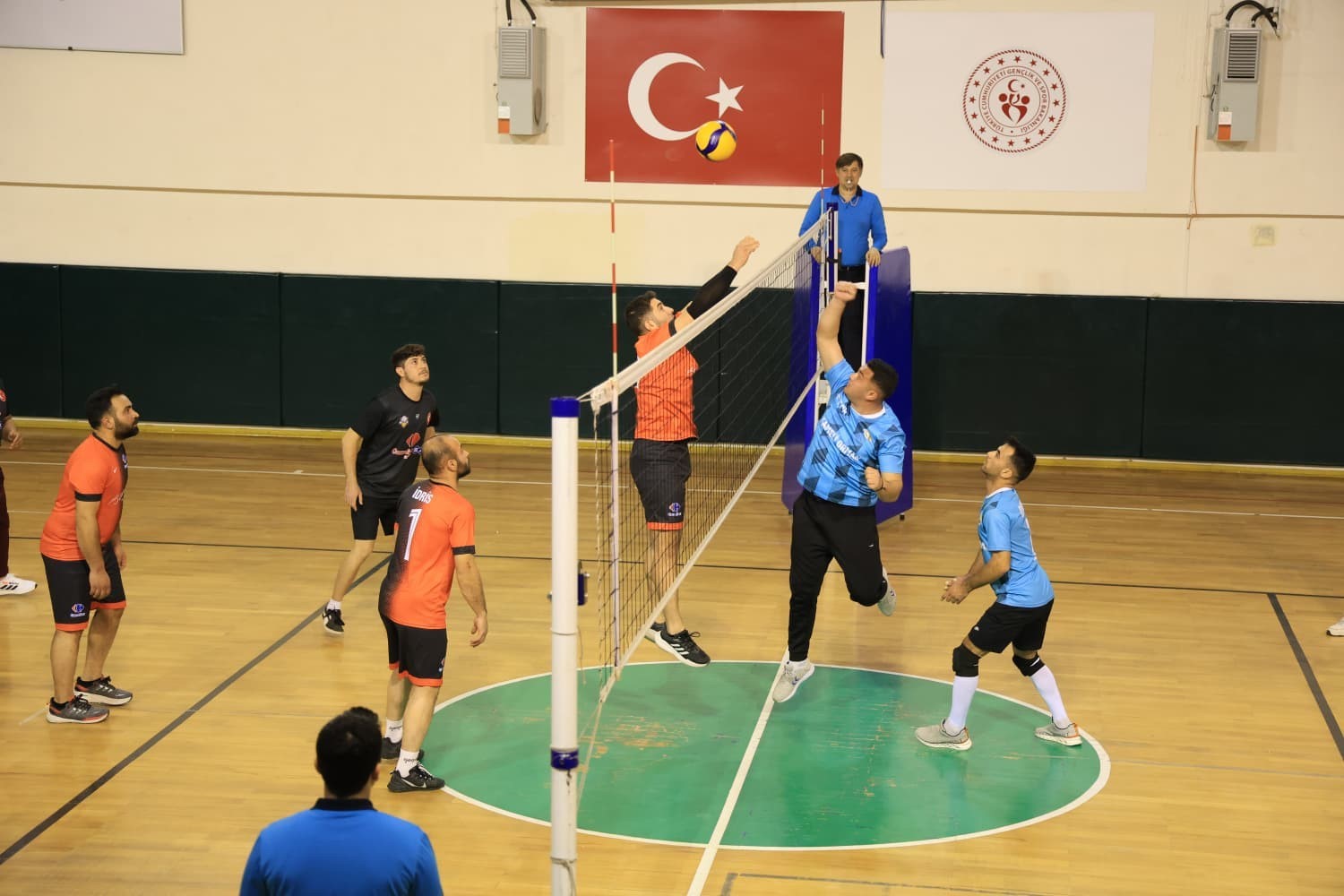 Çameli’de Kurumlar ve Mahalleler Arası Voleybol Turnuvası sona erdi