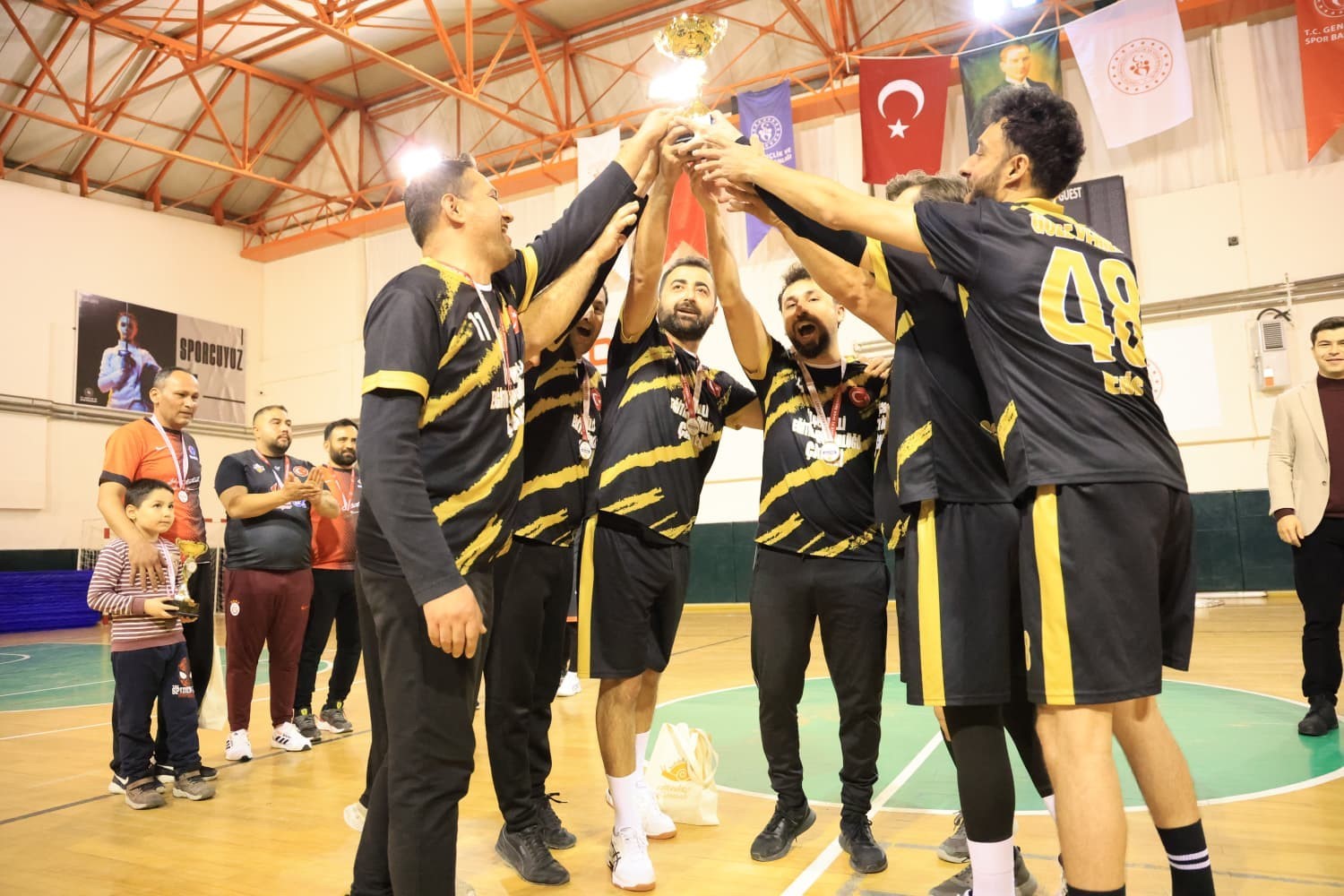 Çameli’de Kurumlar ve Mahalleler Arası Voleybol Turnuvası sona erdi