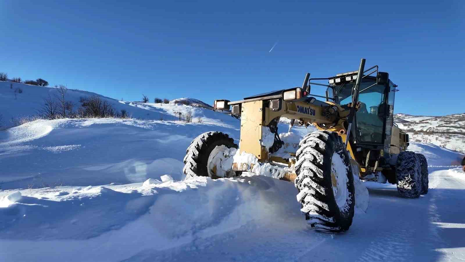 Bingöl’de karla mücadele çalışmaları sürüyor
