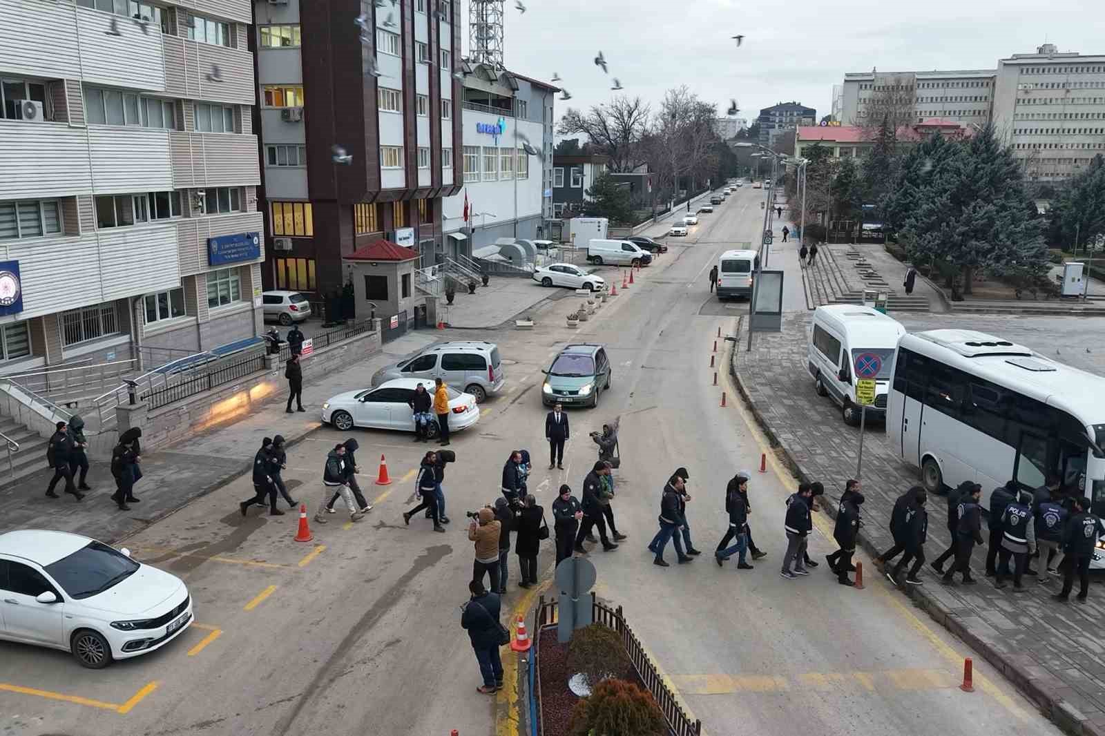 18 aylık takiple 2.6 milyar liralık yasa dışı bahis ağı çökertildi: 25 gözaltı