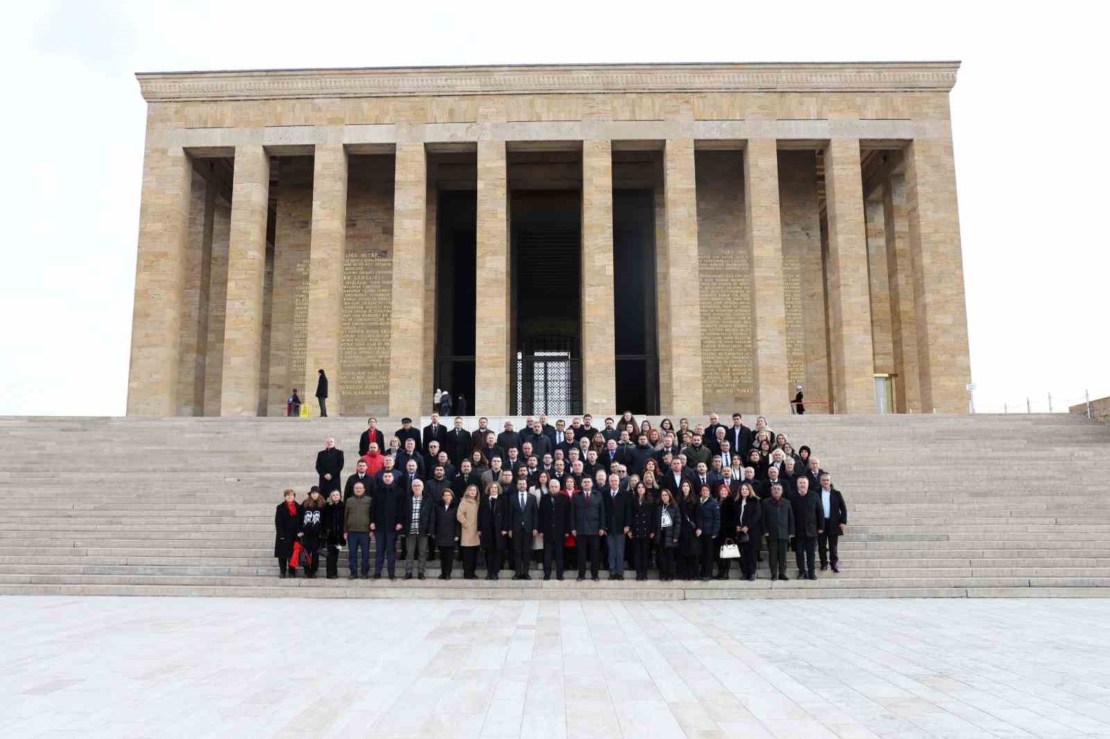 Nilüfer’in yatırımlarına CHP Genel Başkanı Özel’den temel atma sözü
