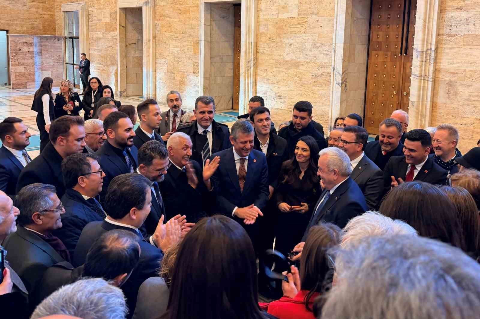 Nilüfer’in yatırımlarına CHP Genel Başkanı Özel’den temel atma sözü