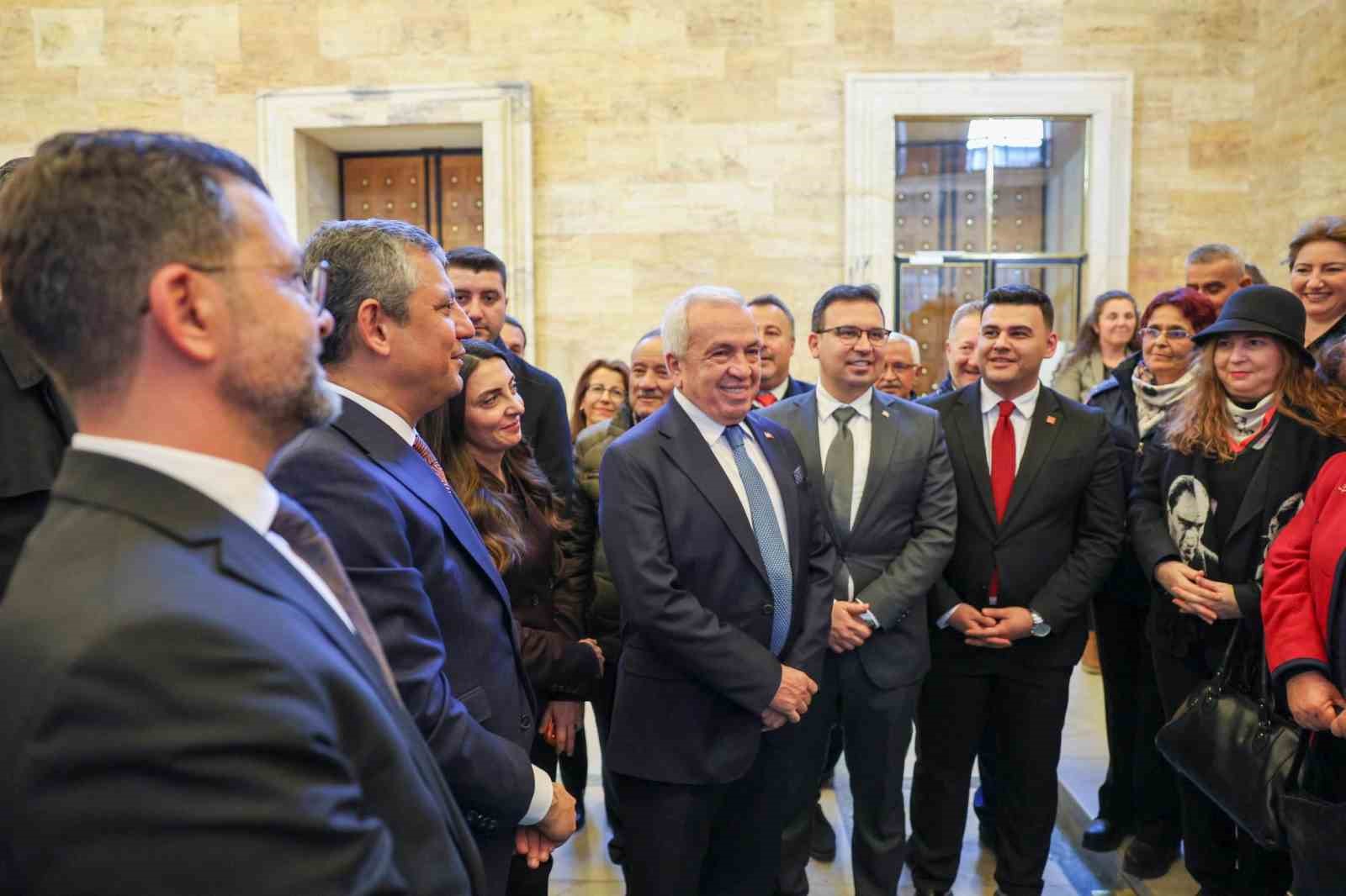 Nilüfer’in yatırımlarına CHP Genel Başkanı Özel’den temel atma sözü