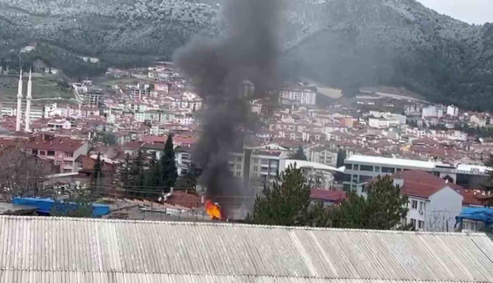 Amasya’da yangında mahsur kalan köpeği muhtar kurtardı