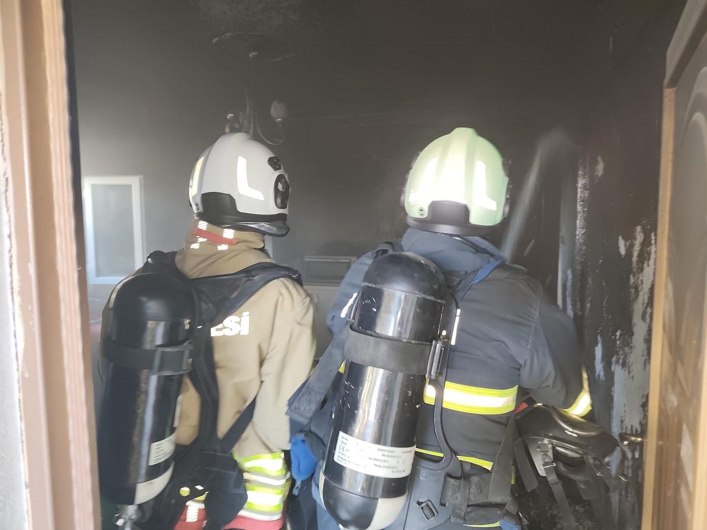 Defne’de yanan ev kullanılmaz hale geldi