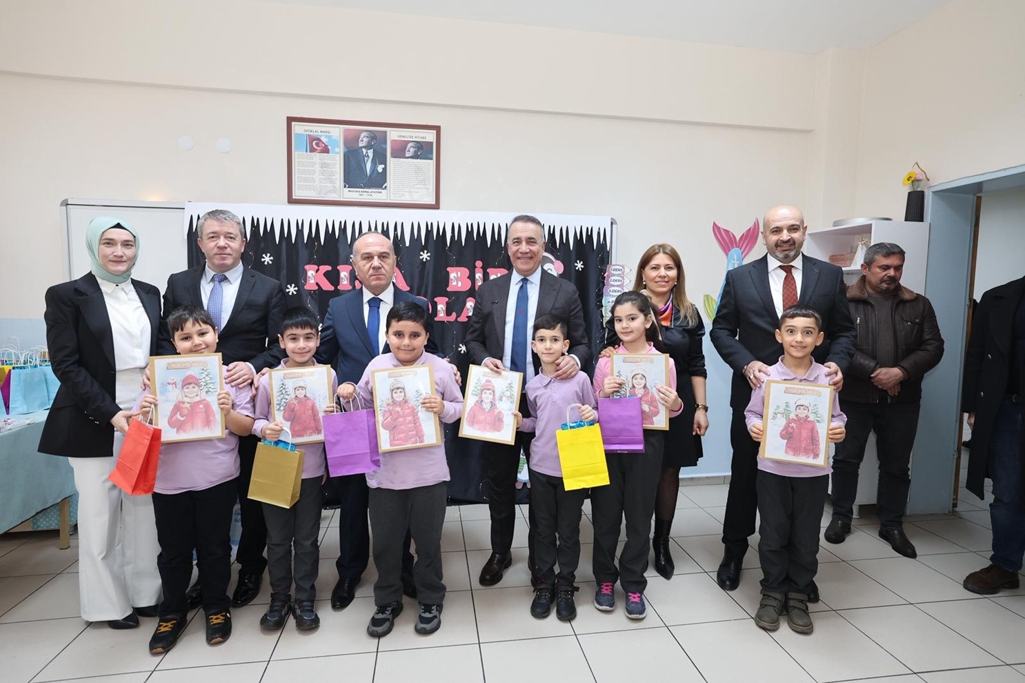 Başkan Dursun çocukların karne heyecanını paylaştı