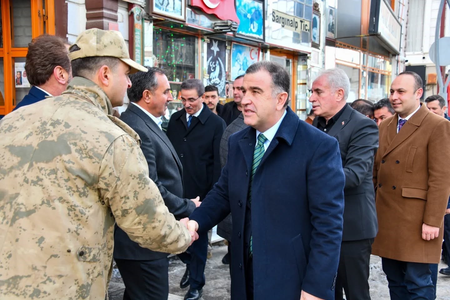 Yıllardır bitirilemeyen Bayburt-Gümüşhane Havalimanı için iki ilin valisi bir araya geldi: 2026’da tamamlanması hedefleniyor