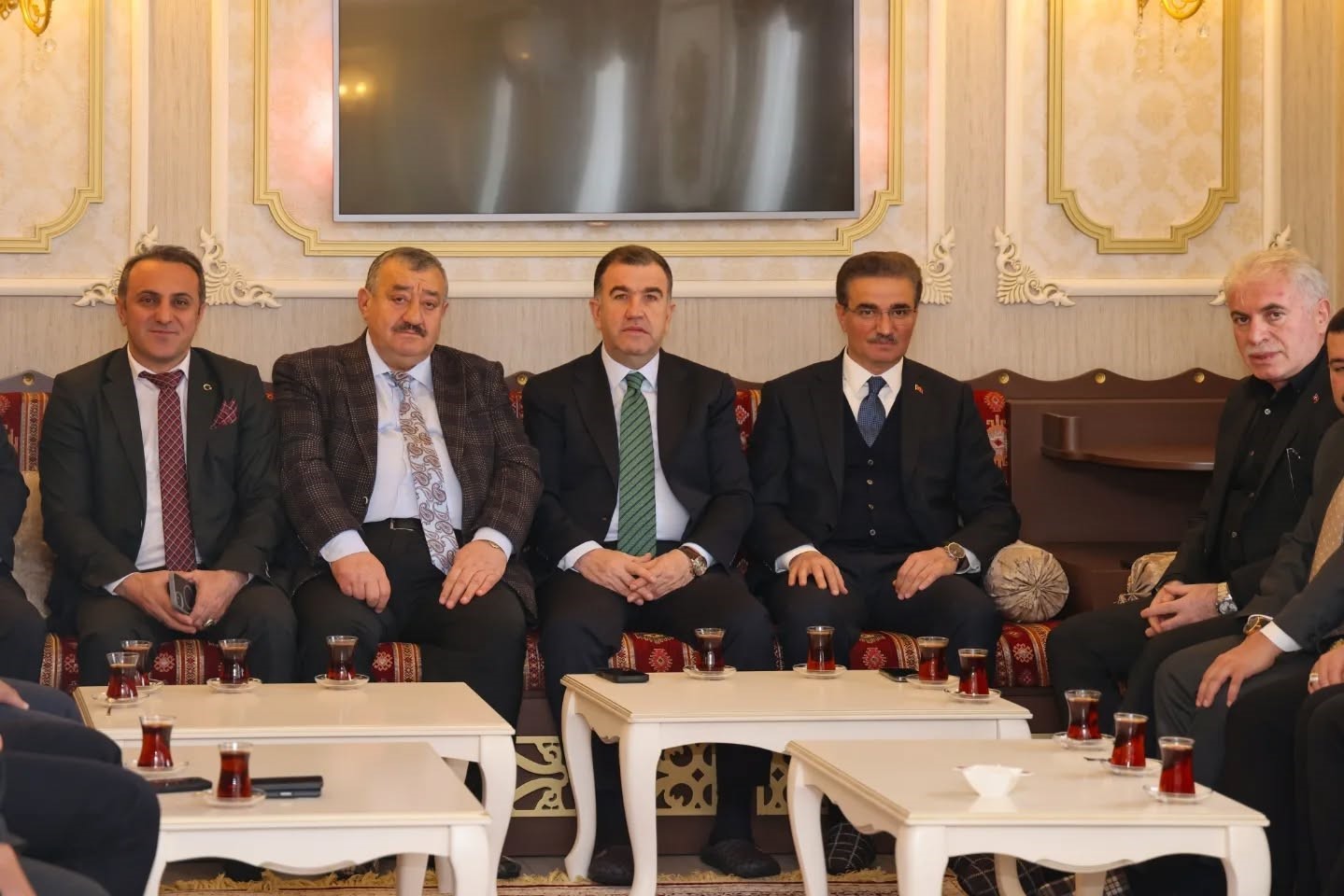 Yıllardır bitirilemeyen Bayburt-Gümüşhane Havalimanı için iki ilin valisi bir araya geldi: 2026’da tamamlanması hedefleniyor