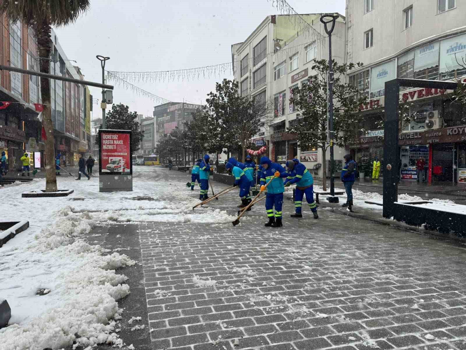 Arnavutköy’de tüm yollar açık: 120 araç, 700 personel sahada