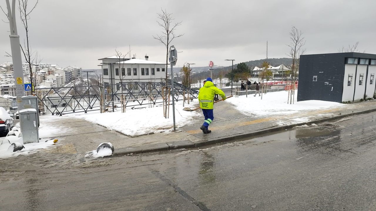 Arnavutköy’de tüm yollar açık: 120 araç, 700 personel sahada
