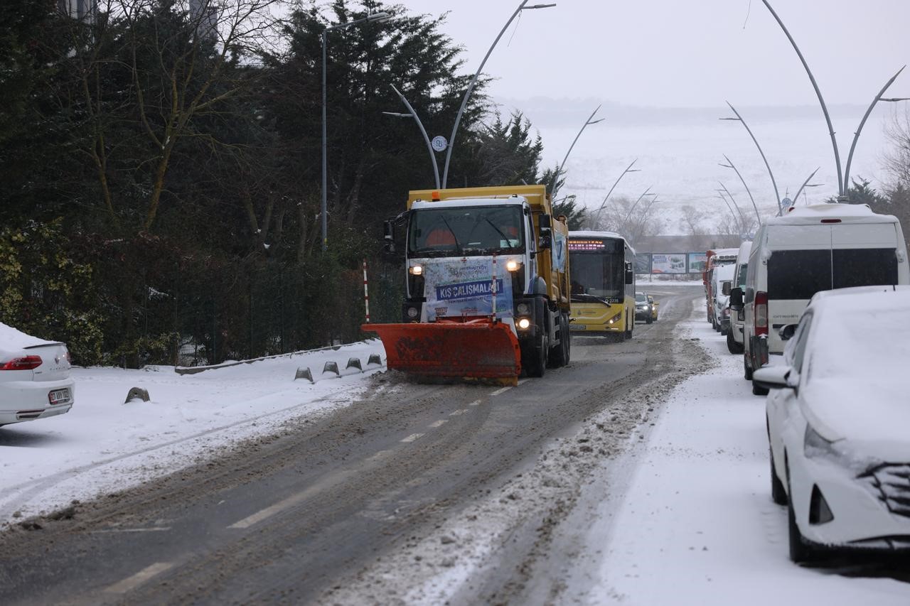 Arnavutköy’de tüm yollar açık: 120 araç, 700 personel sahada