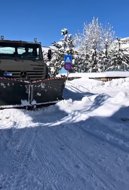 Hozat’ta jandarmadan kış mesaisi
