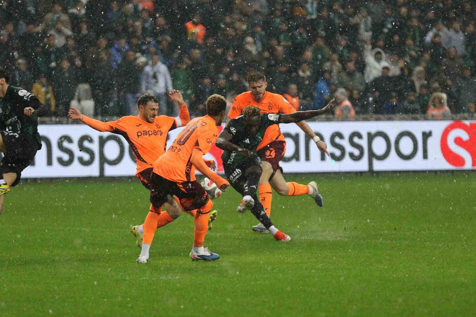 Trendyol Süper Lig: Kocaelispor: 0 - Trabzonspor: 0 (Maç devam ediyor)