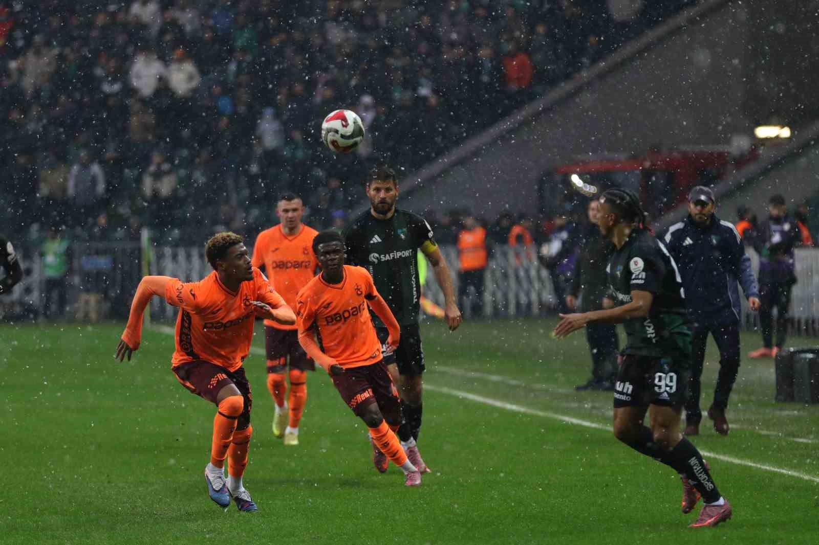 Trendyol Süper Lig: Kocaelispor: 0 - Trabzonspor: 0 (Maç devam ediyor)