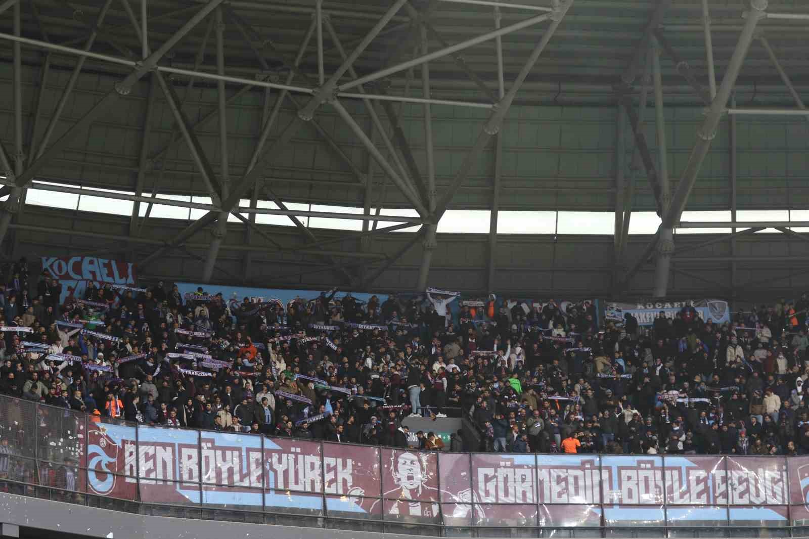 Trendyol Süper Lig: Kocaelispor: 0 - Trabzonspor: 0 (Maç devam ediyor)