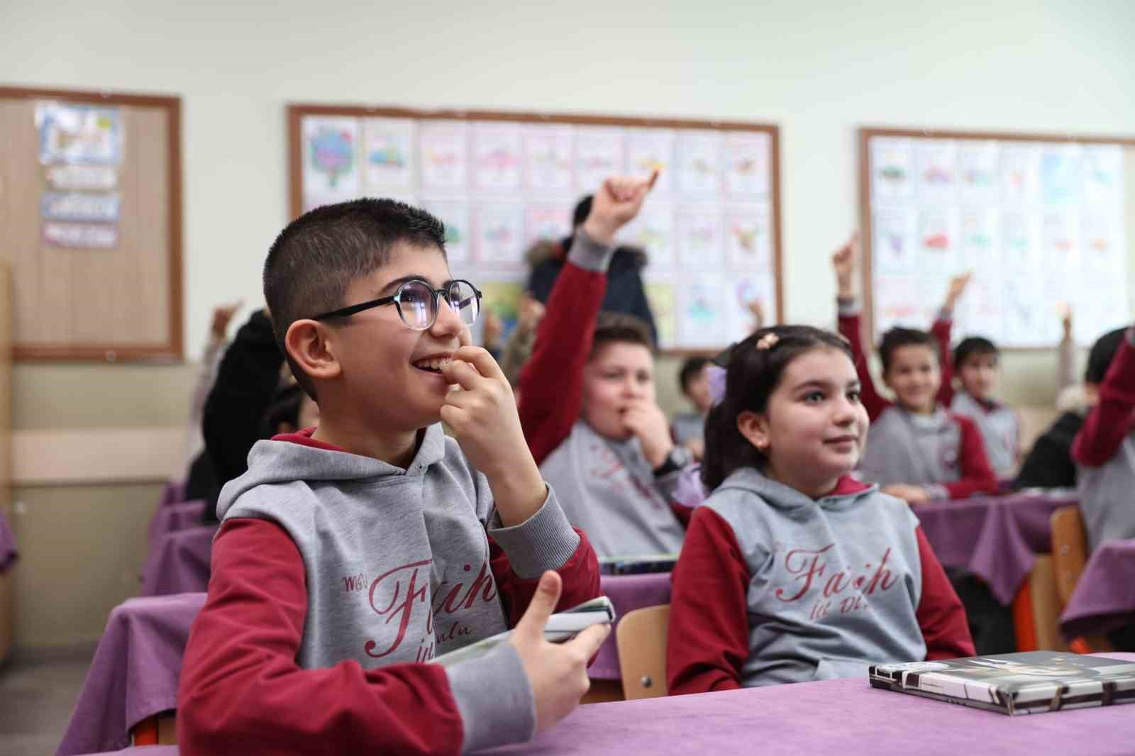 Muş’ta 96 bin 800 öğrenci karne sevinci yaşadı