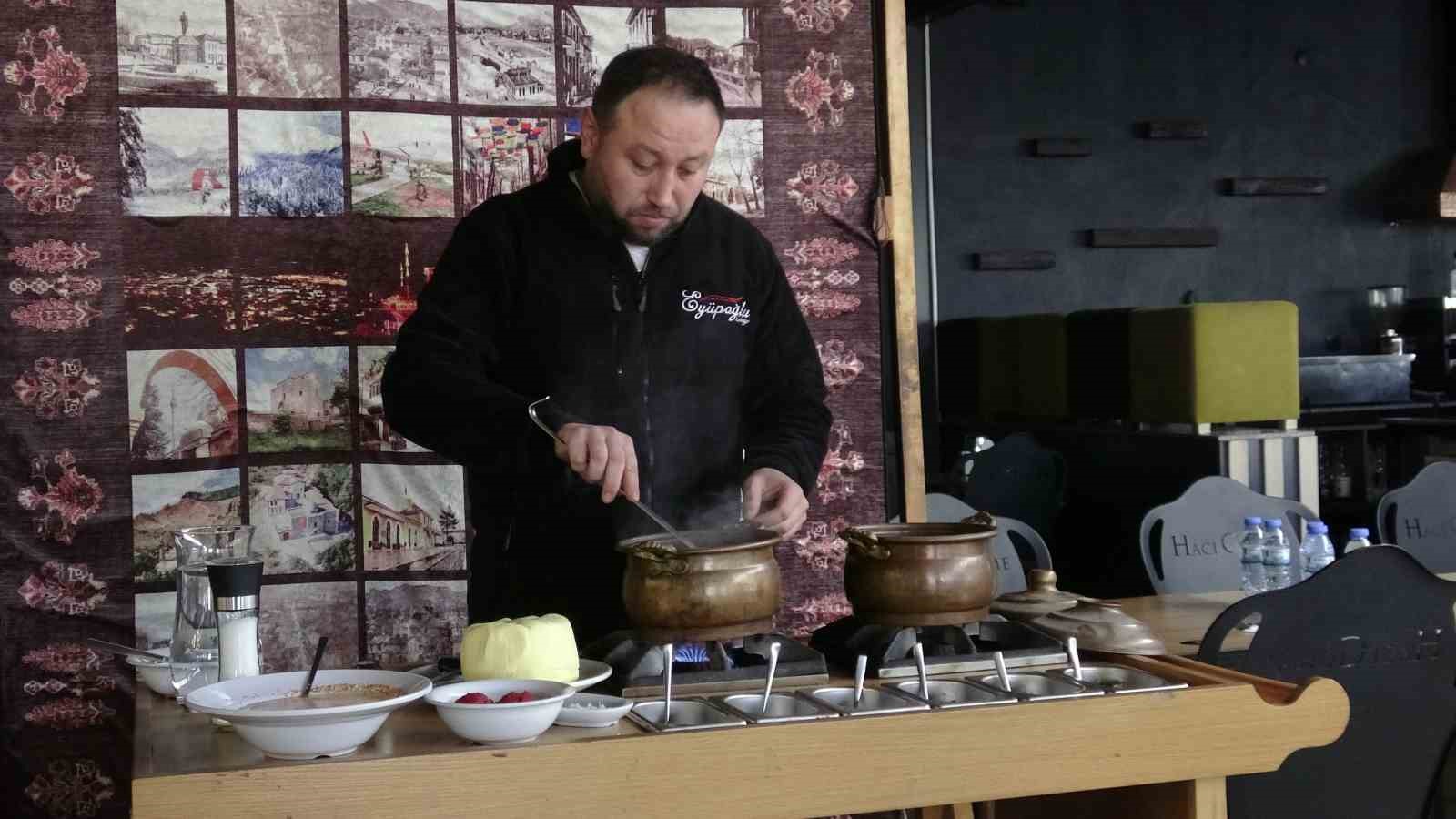 Kış aylarının doğal antibiyotiği tarhana çorbası yoğun talep görüyor