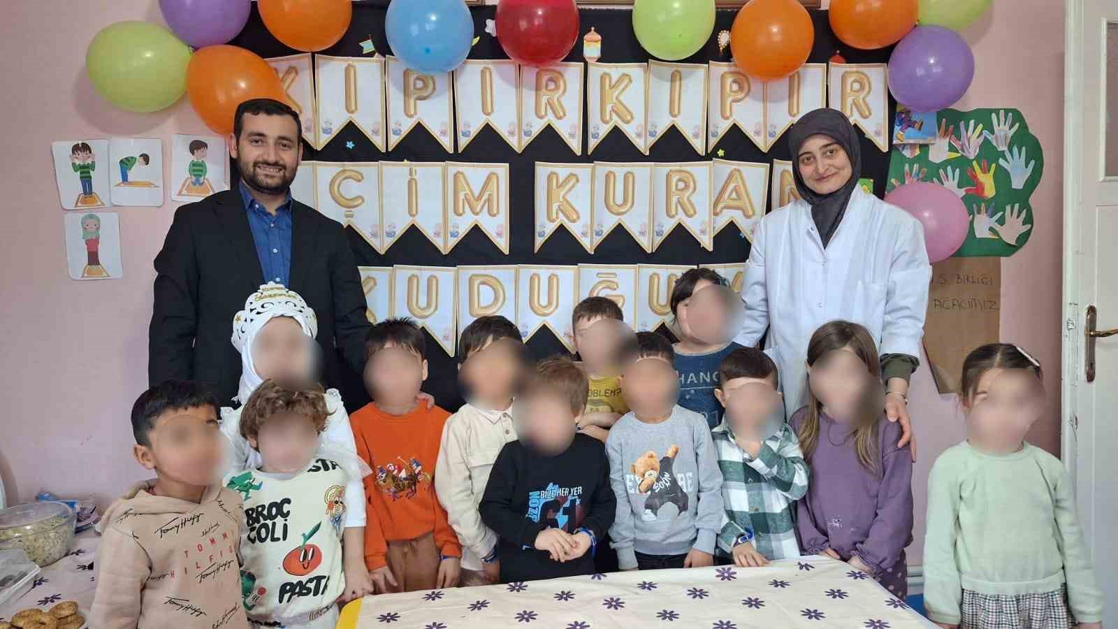 Mahmudiye’de minik öğrenciler için Kur’an-ı Kerim’e geçiş ve karne merasimi düzenlendi