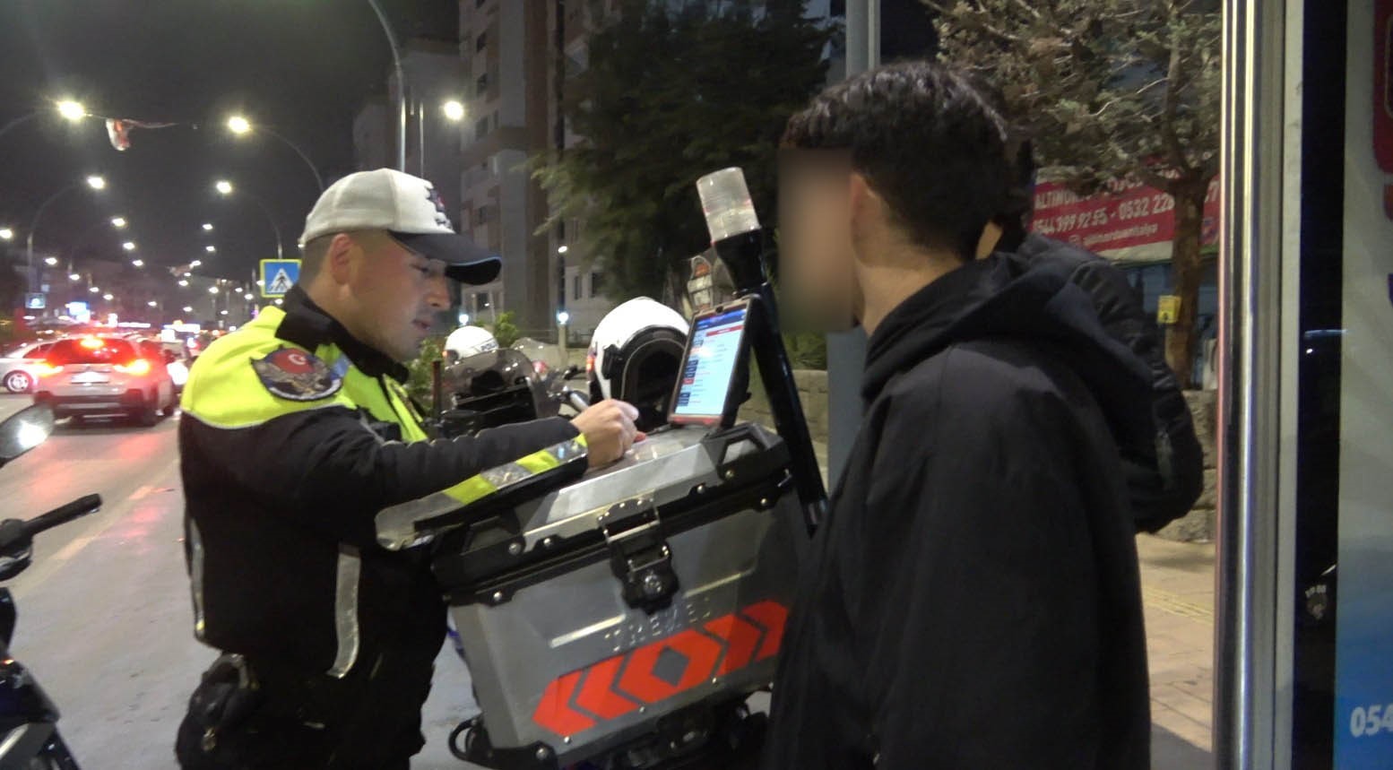 Ehliyet yetersizliği gerekçesiyle ceza yiyen üniversite öğrencisi: “Şu an duygu falan kalmadı bende, bu borcu nasıl ödeyeceğimi düşünüyorum”