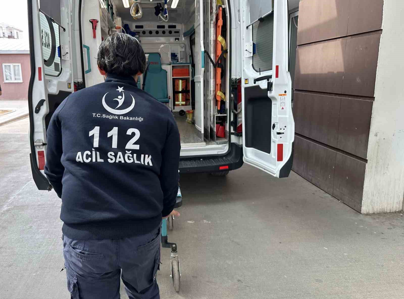 Ehliyetsiz ve alkolü sürücü ters şeride girerek kaza yaptı: 2 yaralı