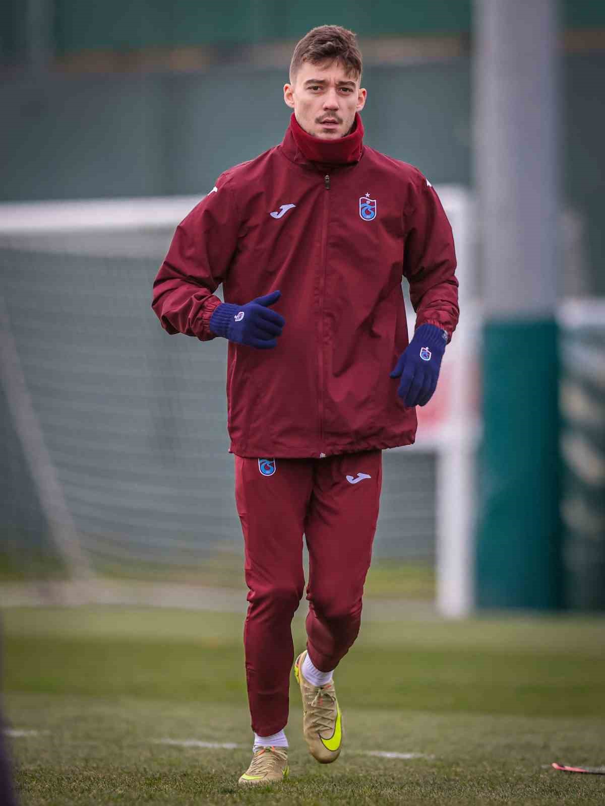 Ernest Muçi gollerine kupada da devam etti