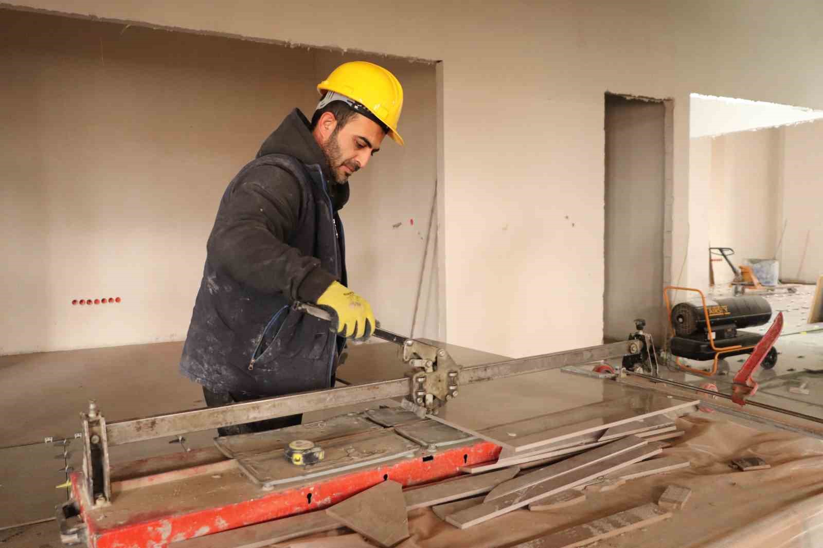 Eskişehir’in ayazında inşaatta bahar havası