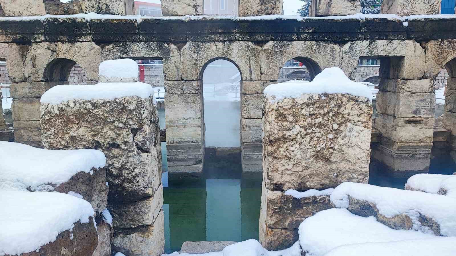 2 bin yıllık Roma hamamında masalsı görüntüler