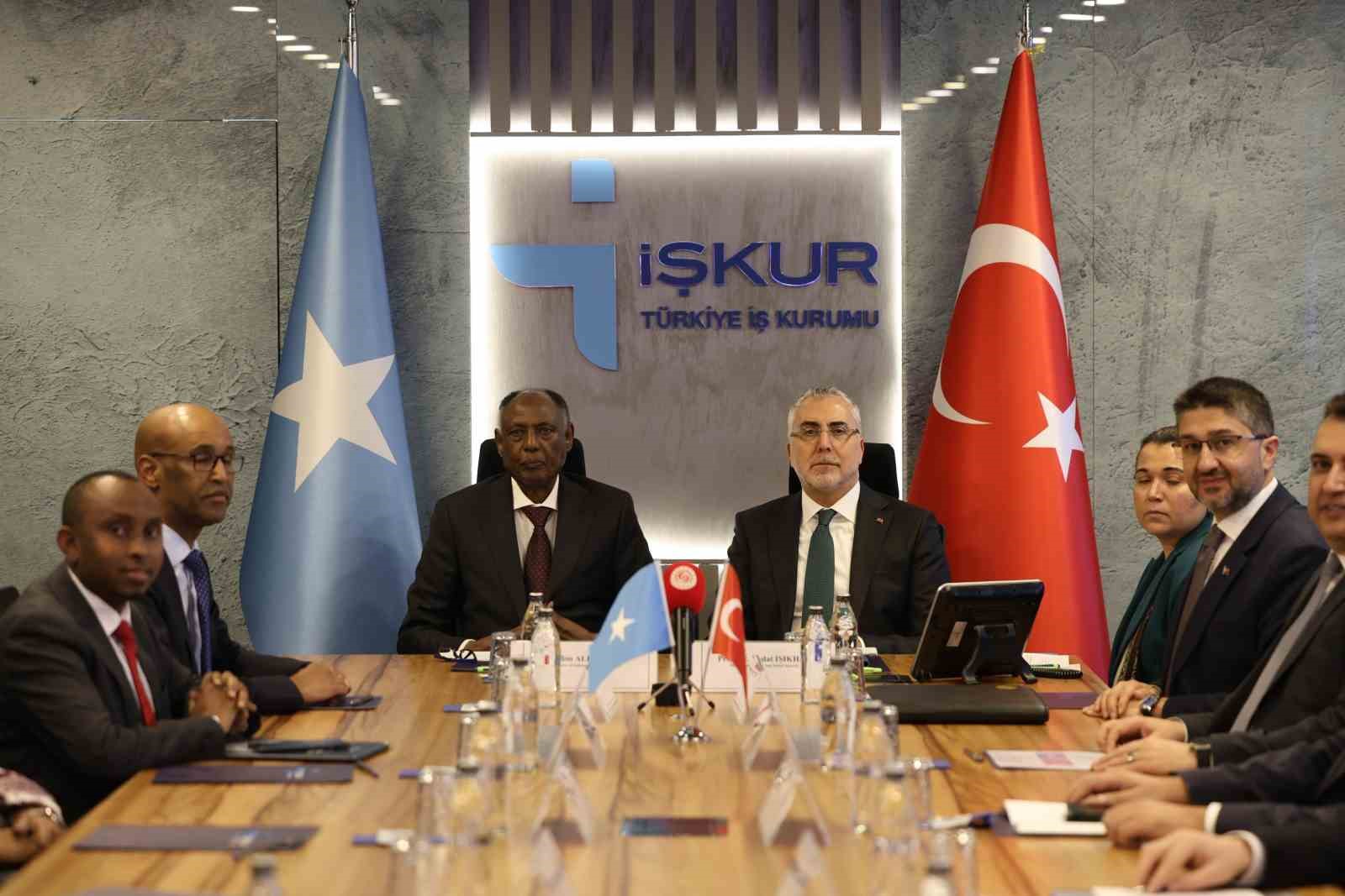 Bakan Işıkhan, Somalili mevkidaşı Salim Alio Ibro ile bir araya geldi