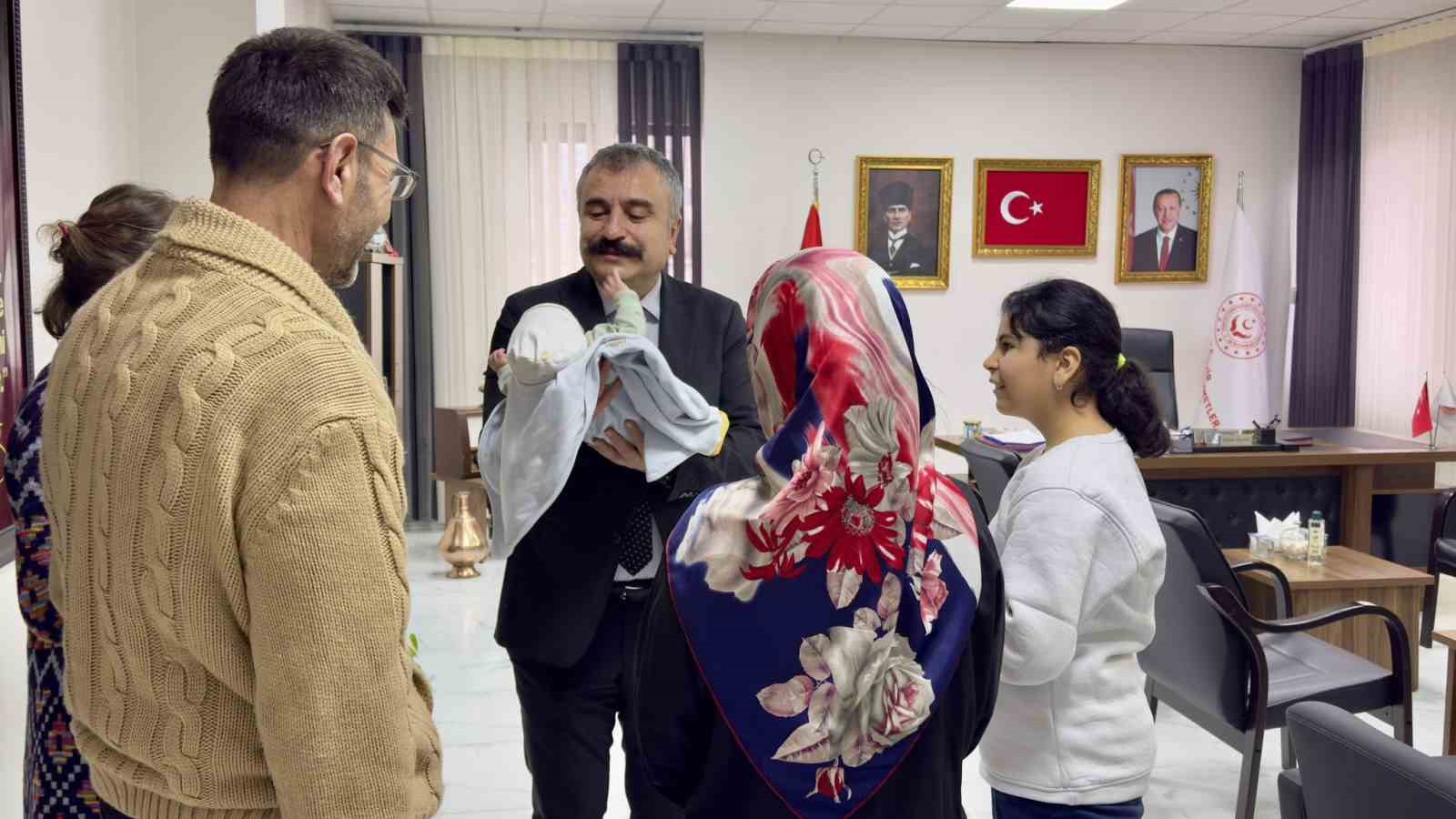 Koruyucu aile projesi bir çocuğu daha sıcak yuvaya kavuşturdu