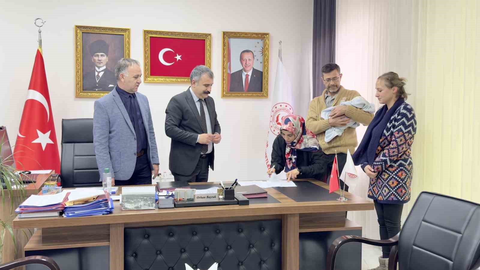 Koruyucu aile projesi bir çocuğu daha sıcak yuvaya kavuşturdu