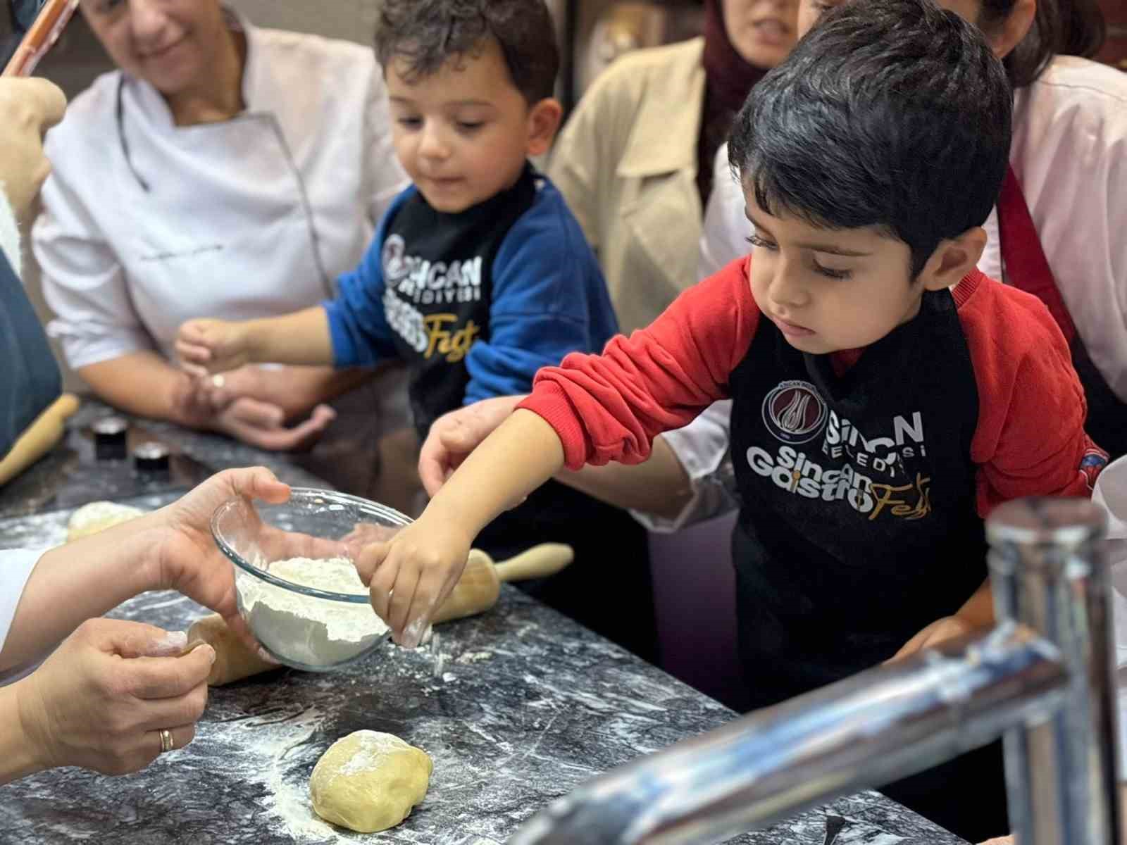 Minikler Gastro Sincan’da kurabiye yaptı