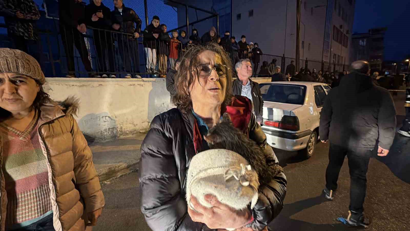 Kediler üşümesin diye yakılan soba faciaya dönüştü: İki ev küle döndü