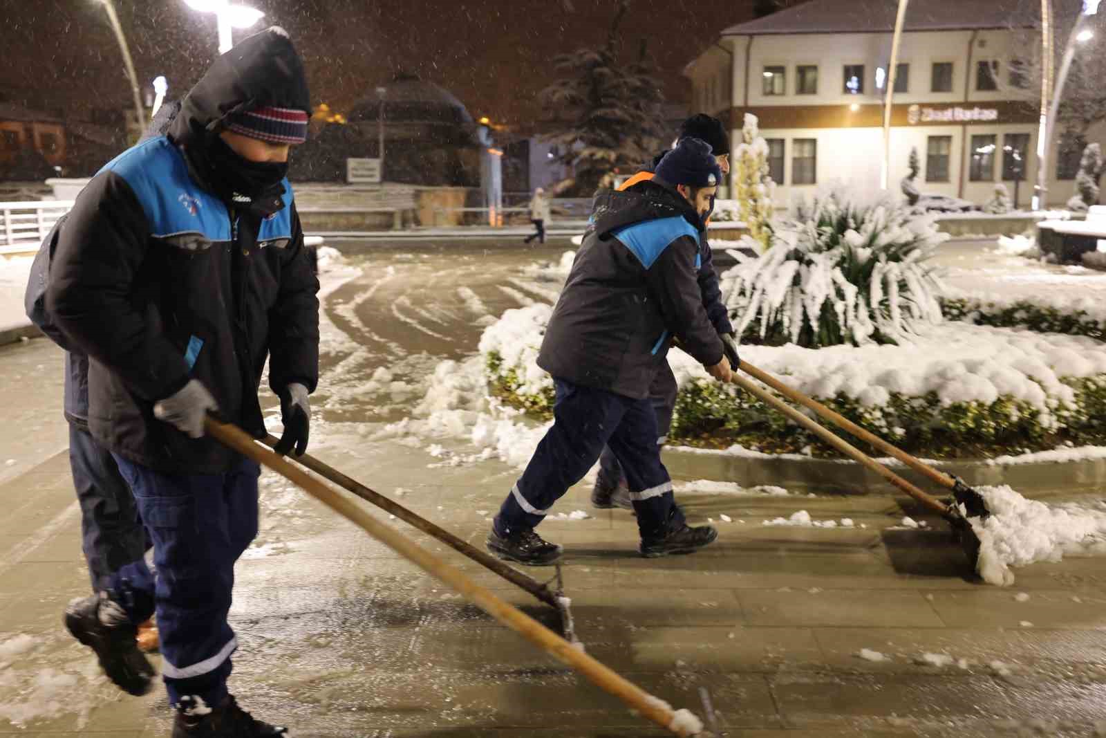 Kar yağışına karşı Tokat Belediyesi’nden etkin mücadele