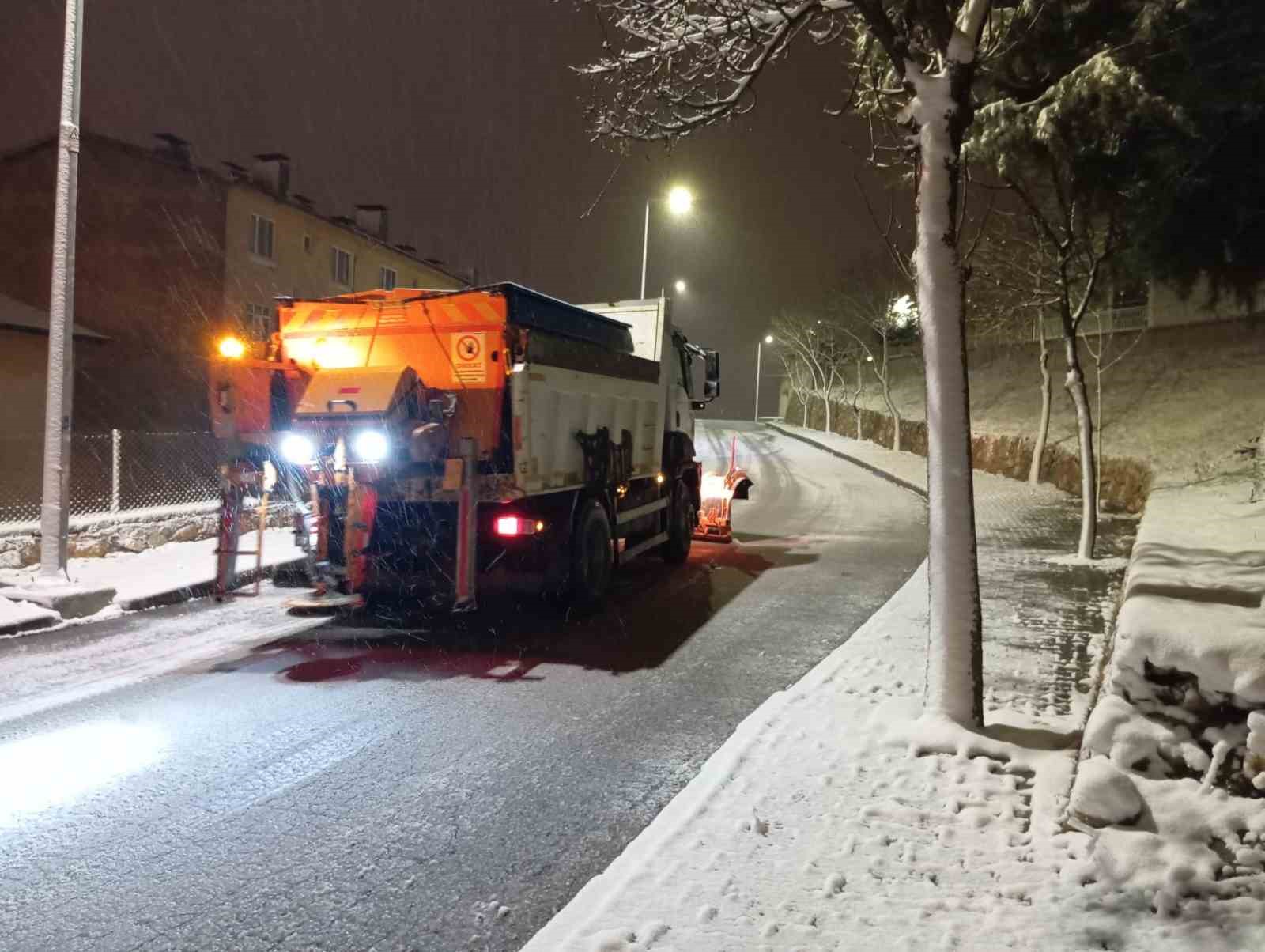 Kar yağışına karşı Tokat Belediyesi’nden etkin mücadele