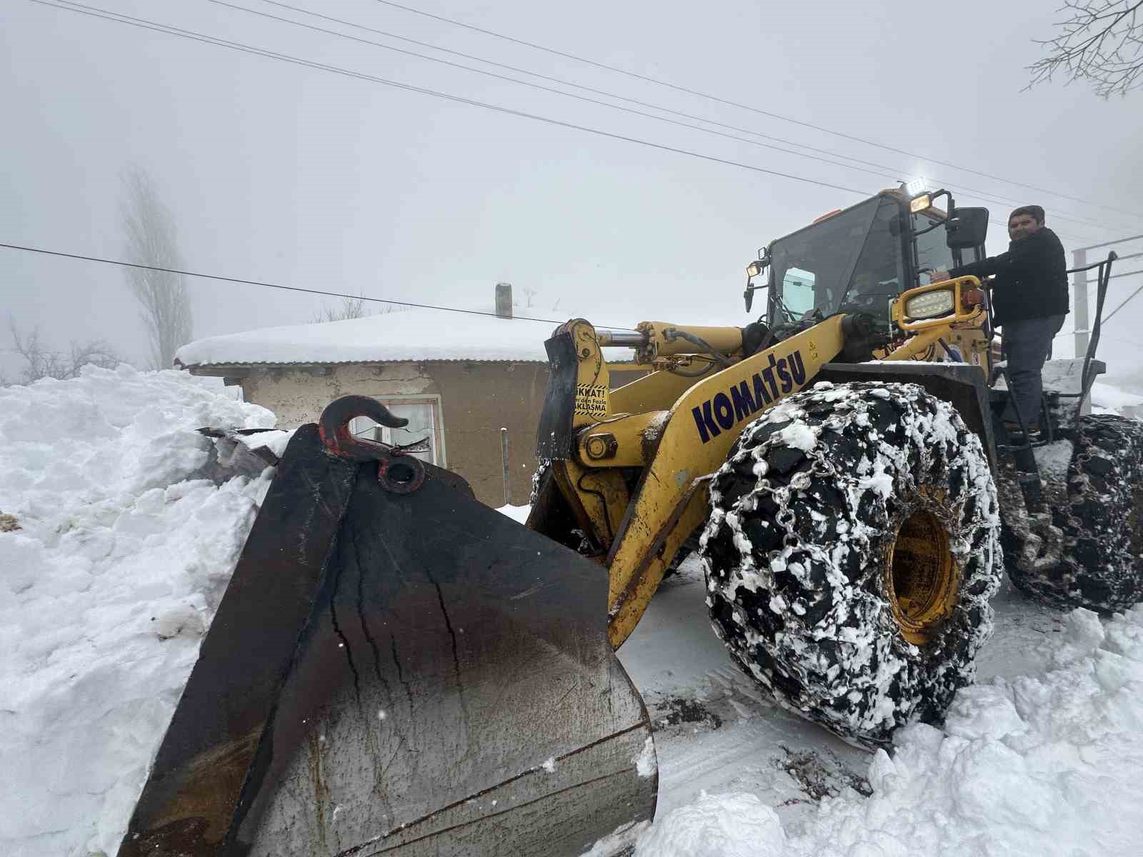 Sakarya’da kar yağışı sonrası kapanan 45 grup yolundan 33’ü ulaşıma açıldı