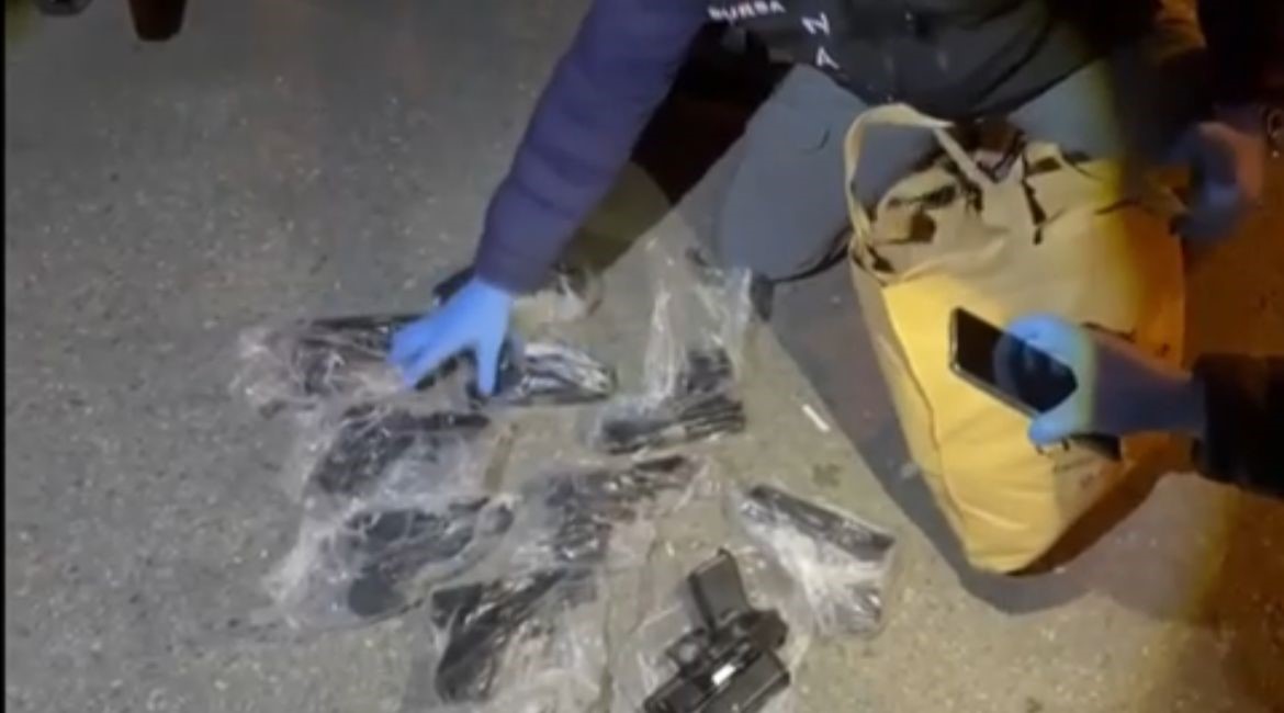 Bursa’da zehir tacirlerine operasyon: Kokain ve çok sayıda silah ele geçirildi