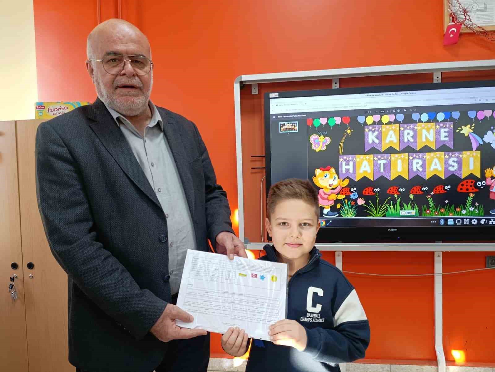 Deprem bölgesindeki Haydar Aliyev İlkokulu’nda karne heyecanı