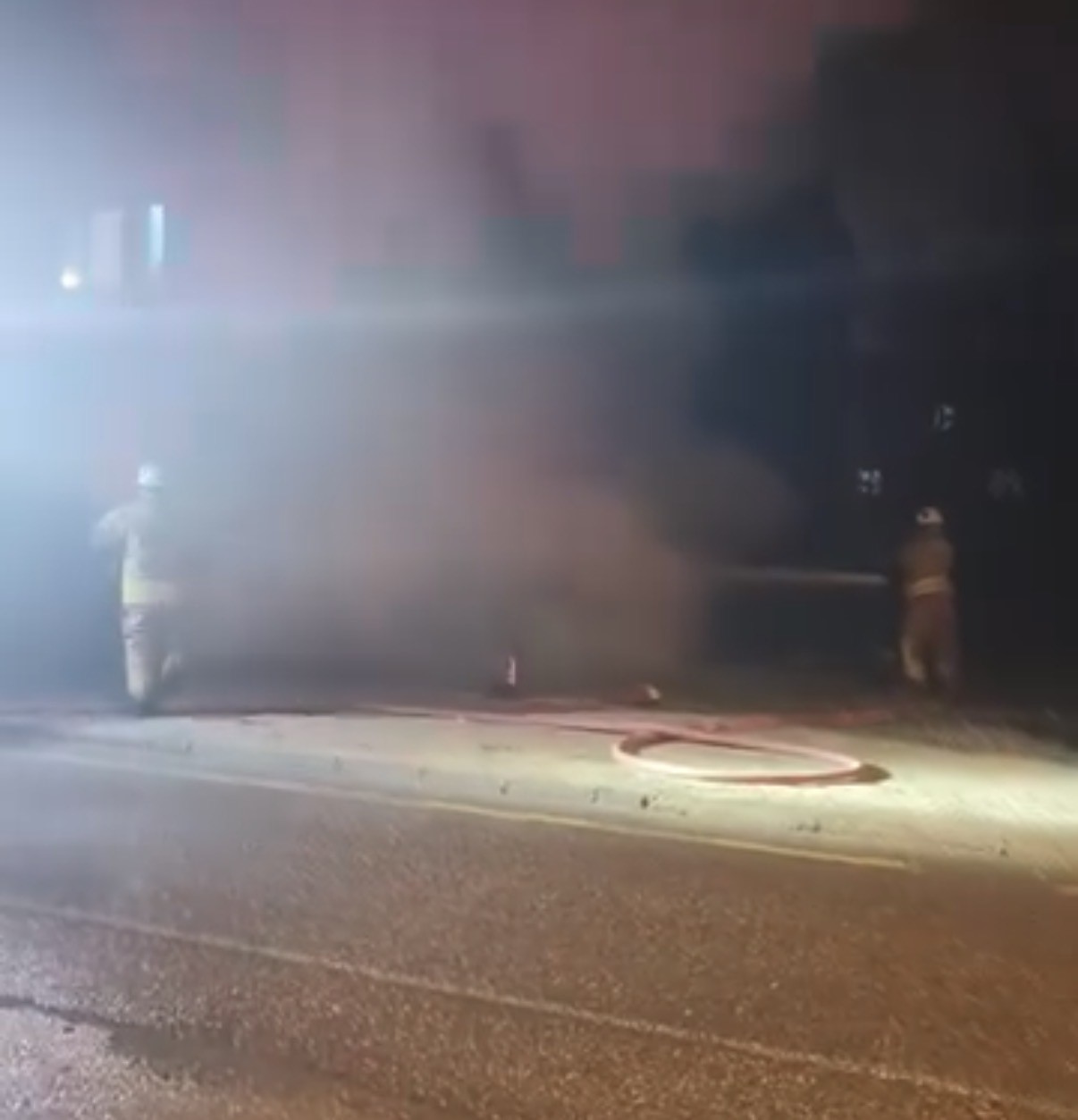 Park halindeki otomobil alev alev yandı