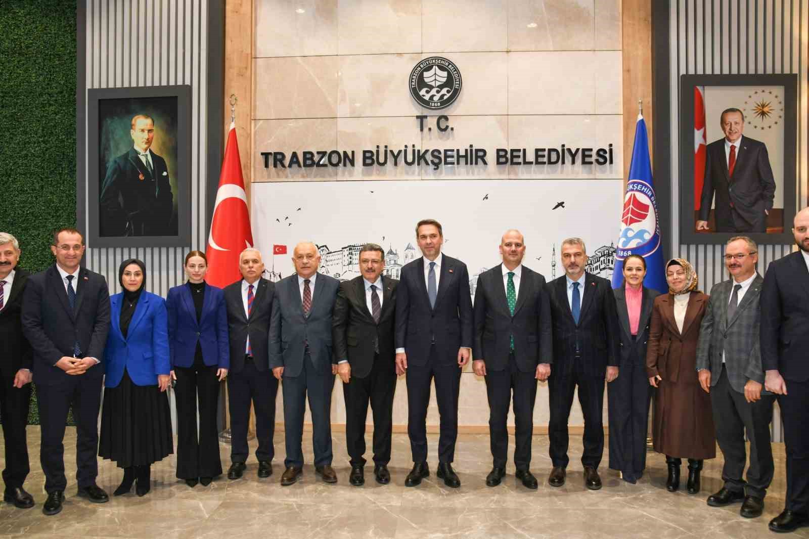 Bakan Bayraktar Trabzon’da