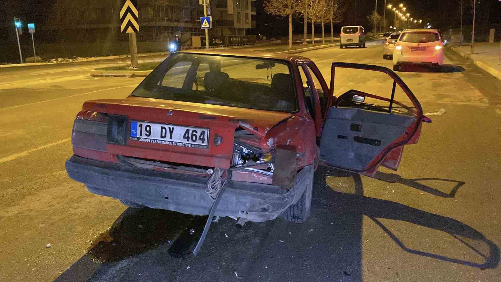 Çorum’da iki otomobil çarpıştı: 4 yaralı