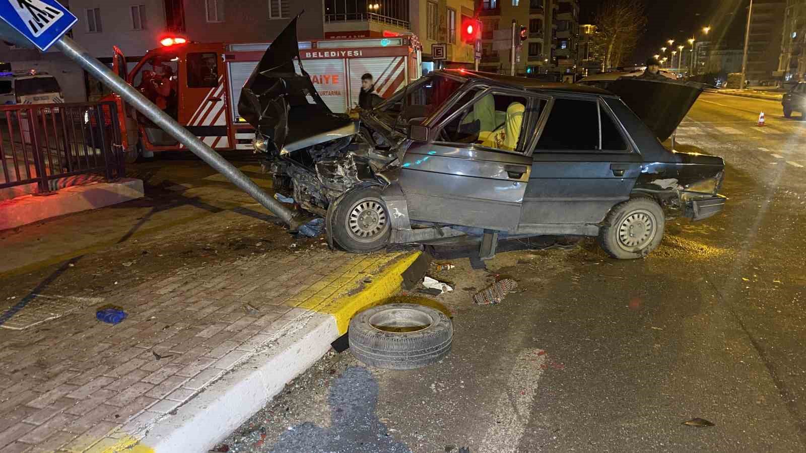 Çorum’da iki otomobil çarpıştı: 4 yaralı