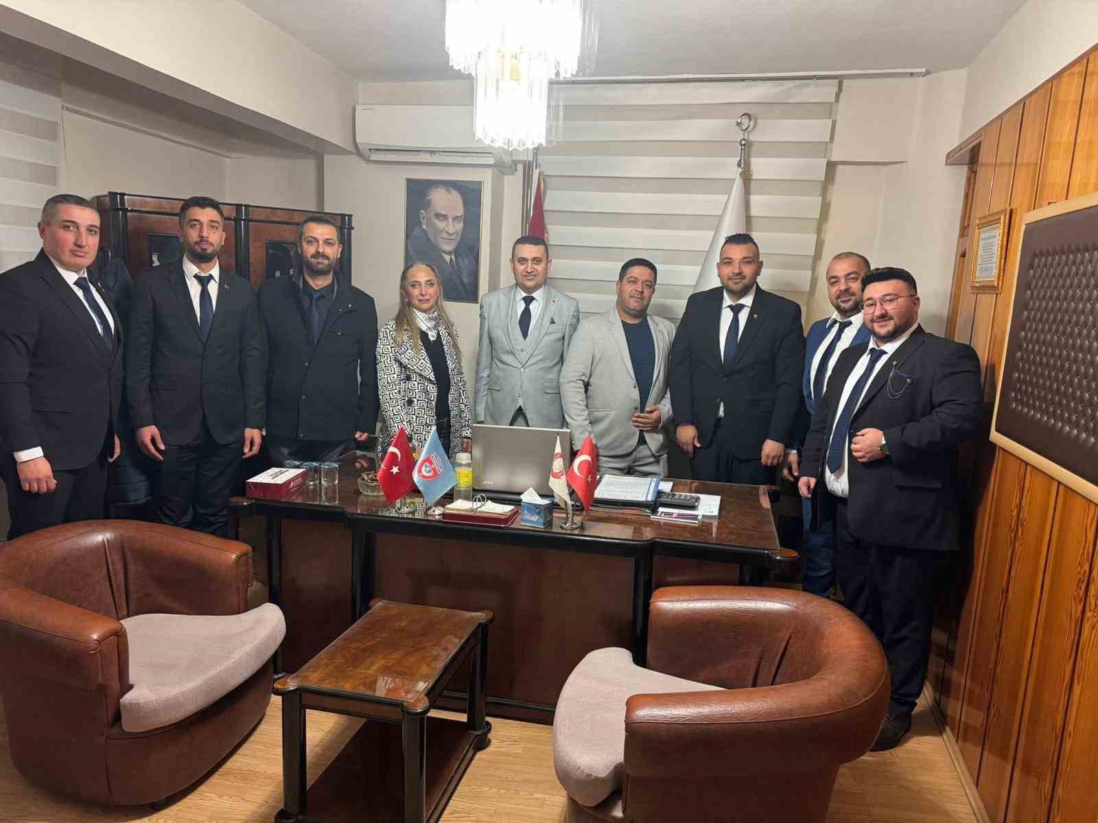 Salihli bakkallarda yeni başkan mazbatasını aldı