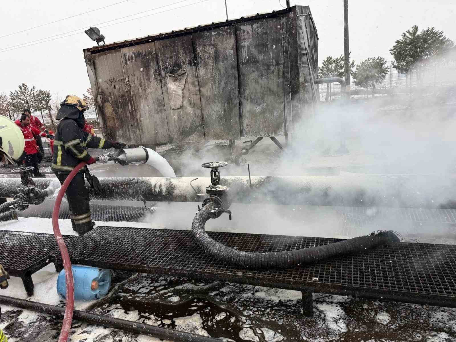 Diyarbakır’da ham petrol havuzunda yangın