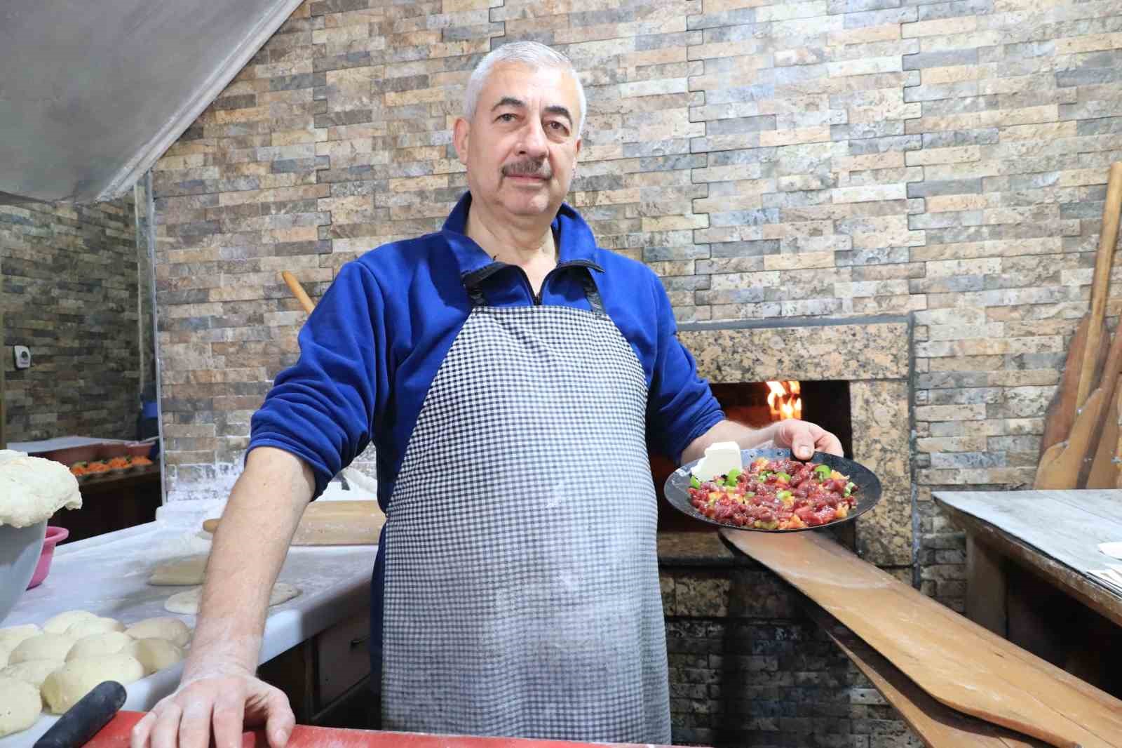 Fırından kalbe sıcak bir yolculuk: Eskişehirli pidecinin 35 yıllık köz geleneği