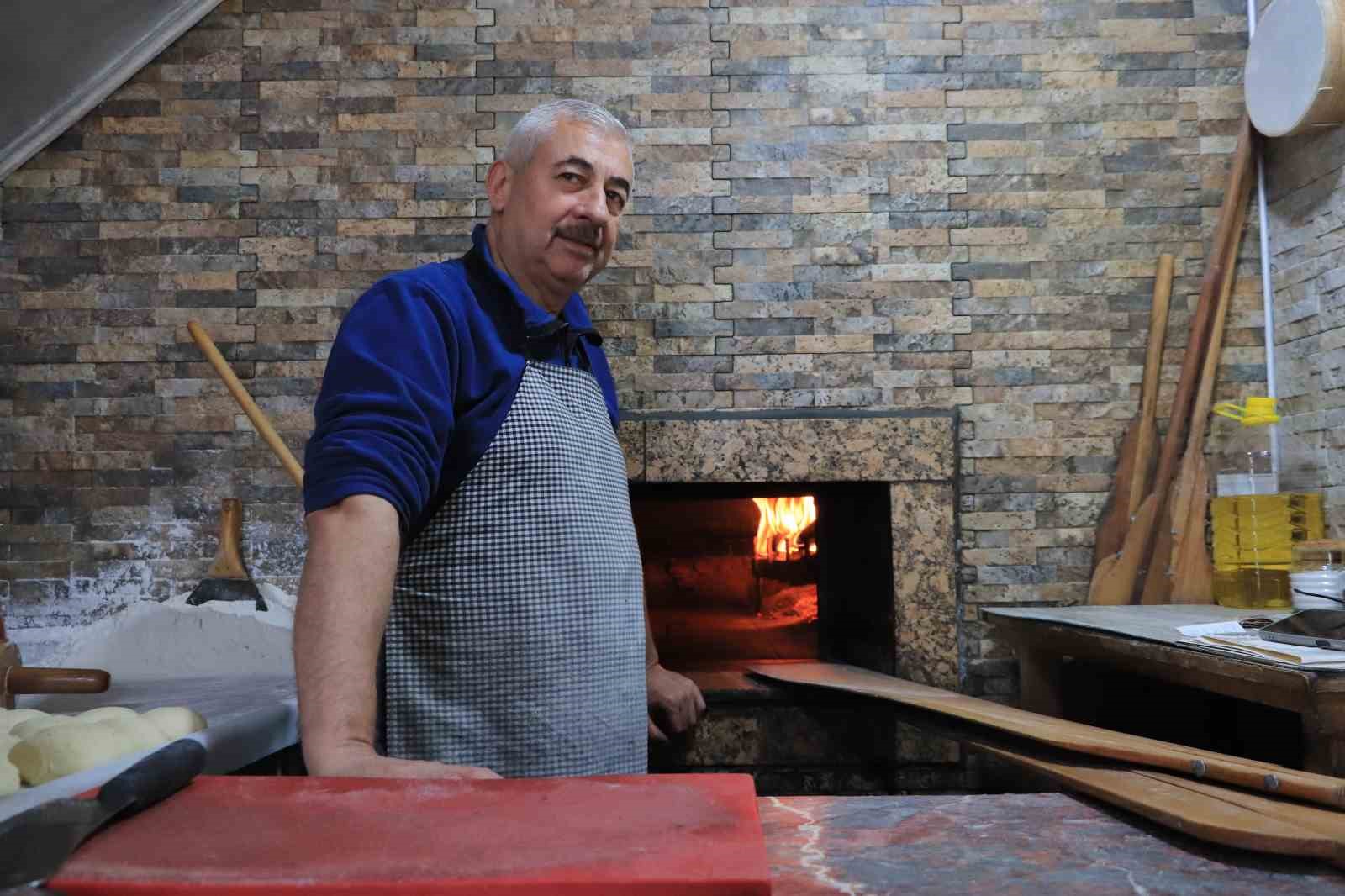 Fırından kalbe sıcak bir yolculuk: Eskişehirli pidecinin 35 yıllık köz geleneği