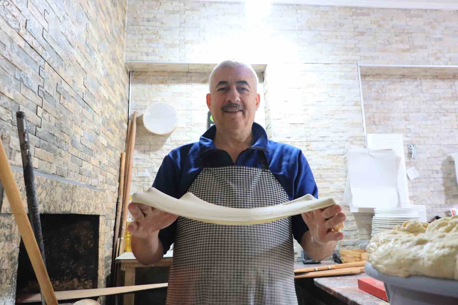Fırından kalbe sıcak bir yolculuk: Eskişehirli pidecinin 35 yıllık köz geleneği